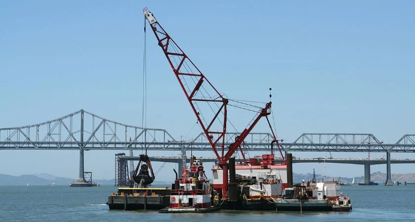 Dredge boat